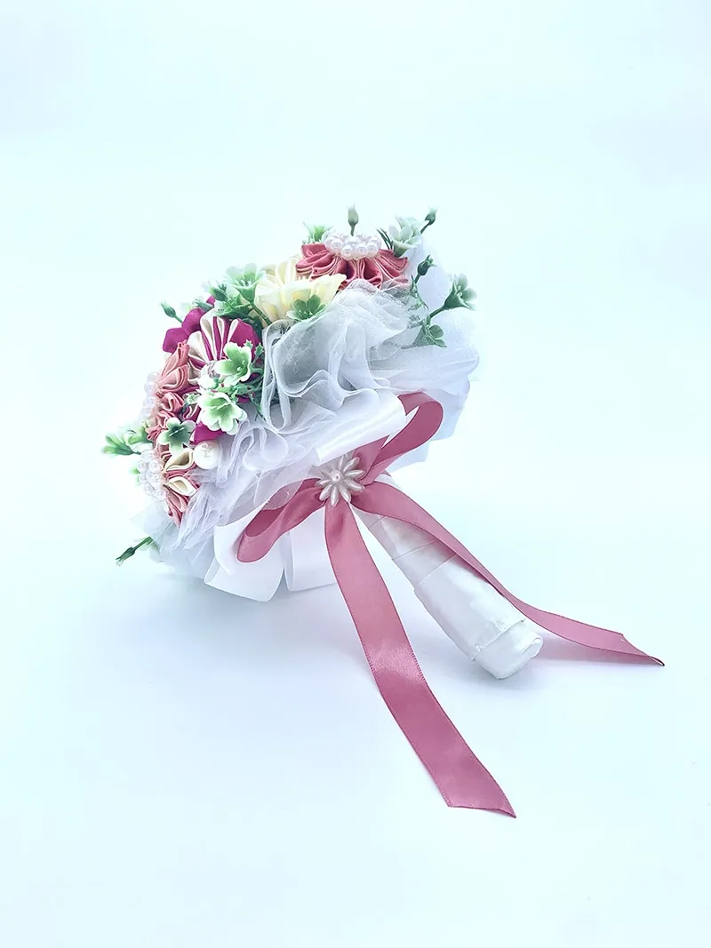 Bouquet artificiale fatto a mano con fiori di tessuto fucsia e rosa