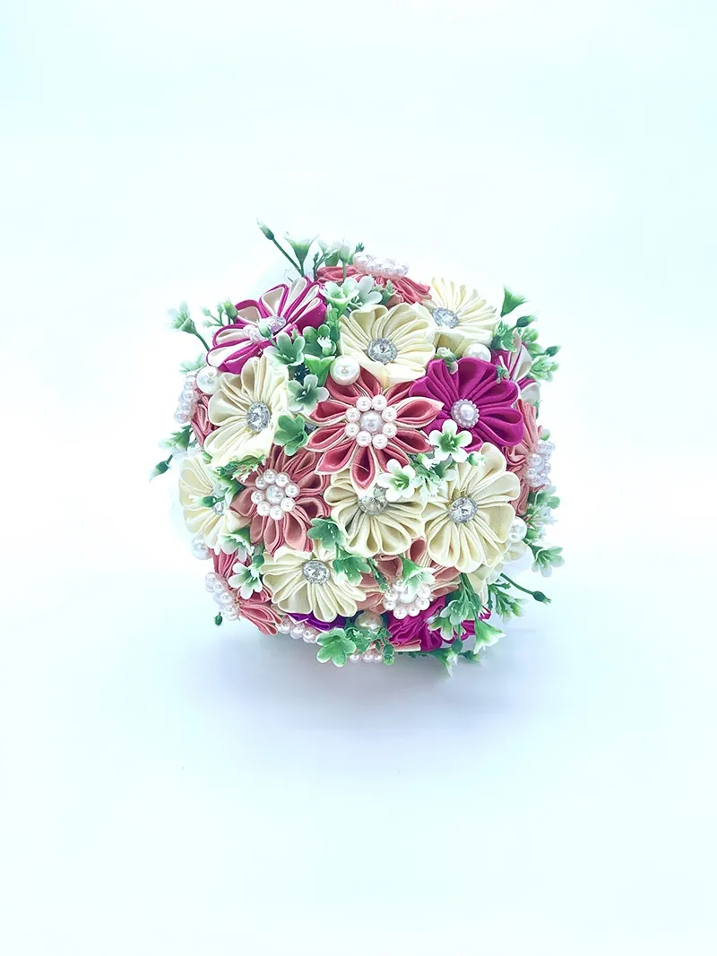 Bouquet artificiale fatto a mano con fiori di tessuto fucsia e rosa
