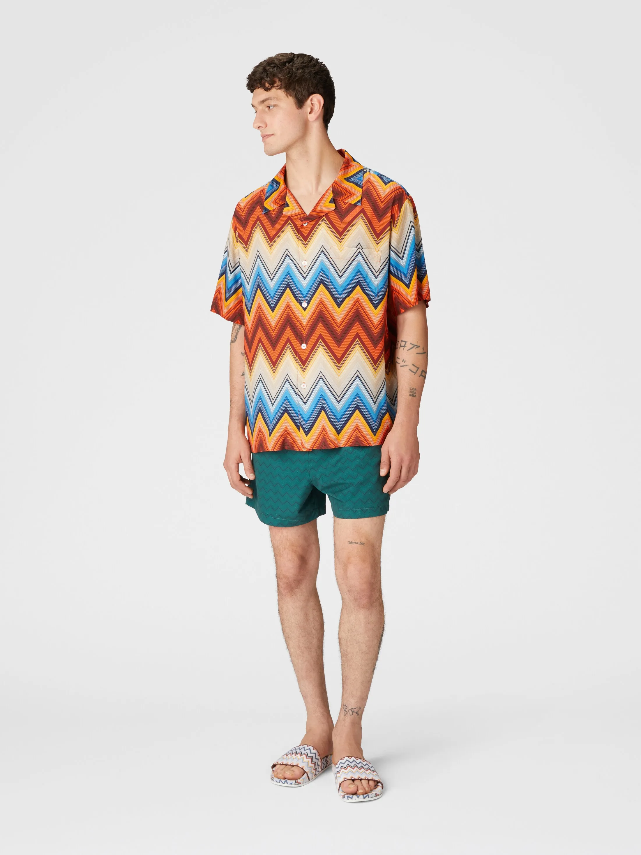 Camicia bowling in viscosa con macro zig zag e taschino