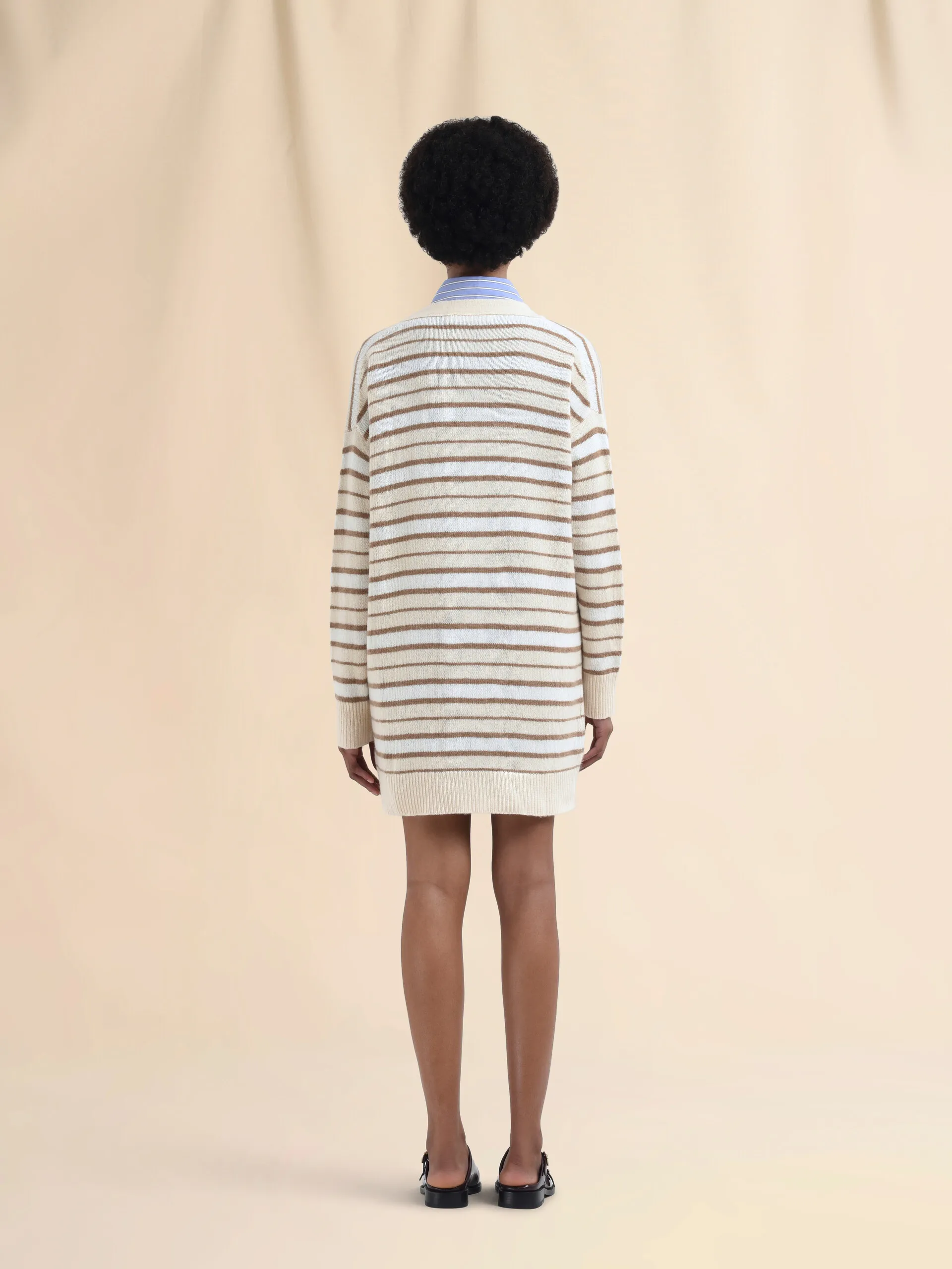 Cardigan a V in misto cashmere bianco avorio a righe