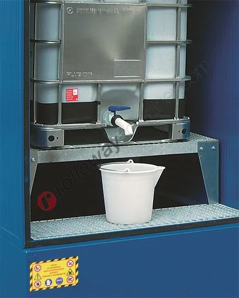 Rialzo inclinato in acciaio zincato mm 1320 x 1260 H 443-494 per cisterna in deposito di stoccaggio 1350 x 1660 x 2535 mm