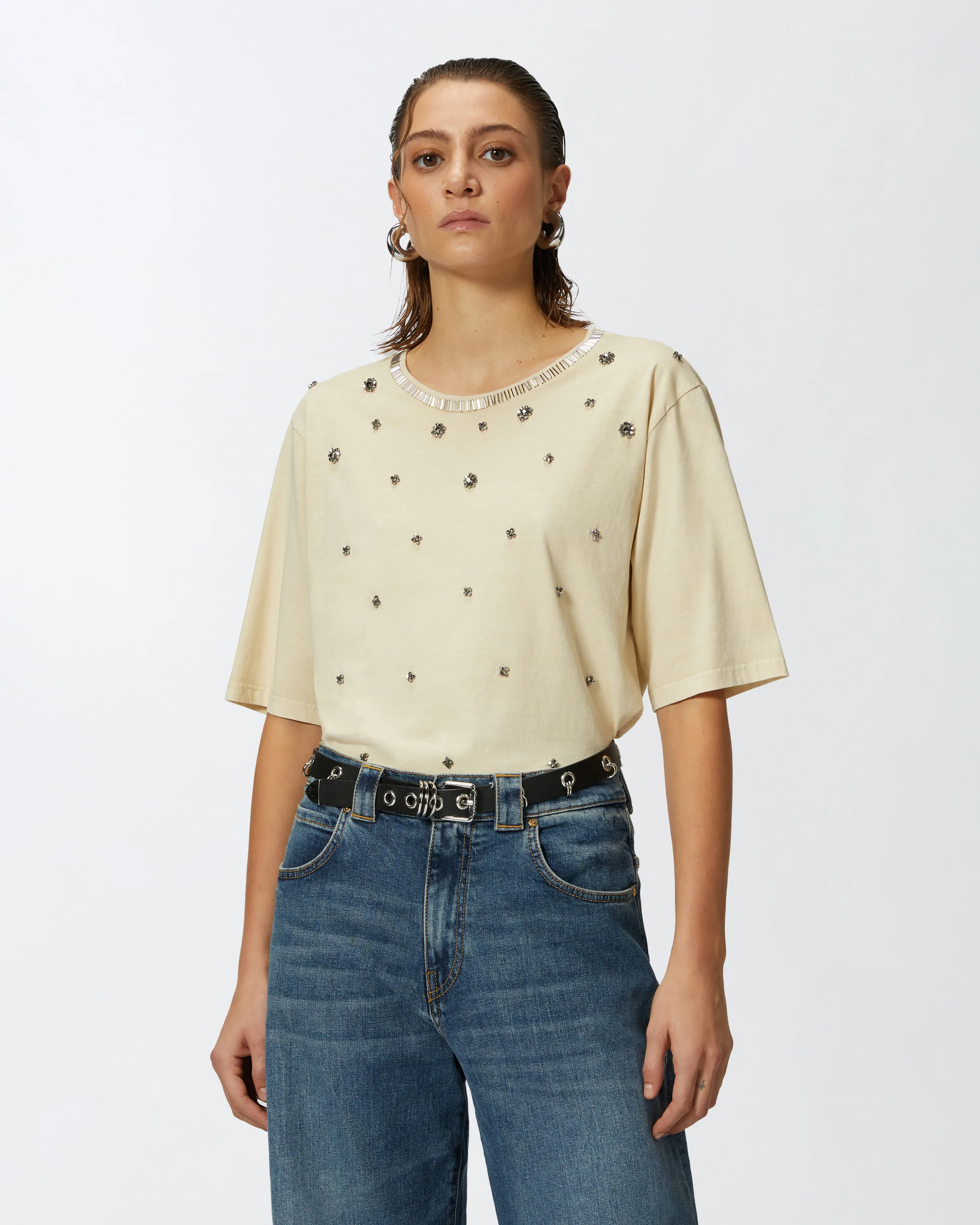  T-shirt mezze maniche con ricami gioiello    